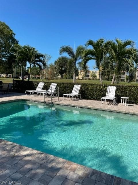 287 Quail Forest Blvd 215, Naples, FL 34105-3