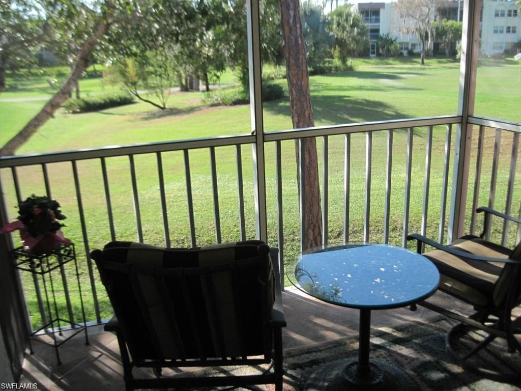 287 Quail Forest Blvd 215, Naples, FL 34105-4