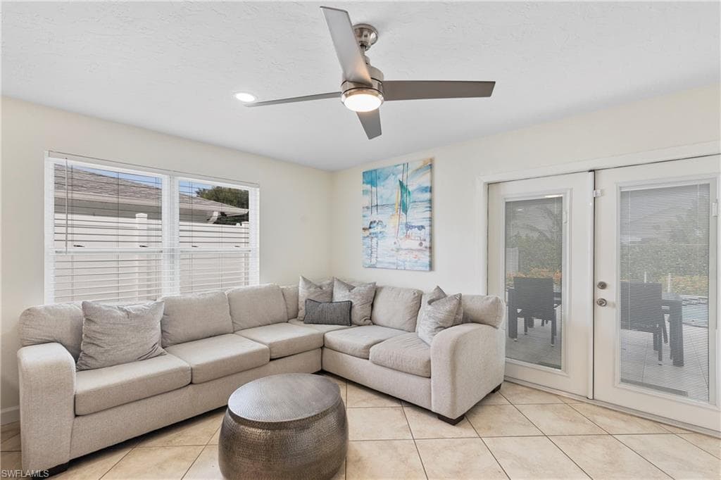 683 94th Ave N, Naples, FL 34108-9
