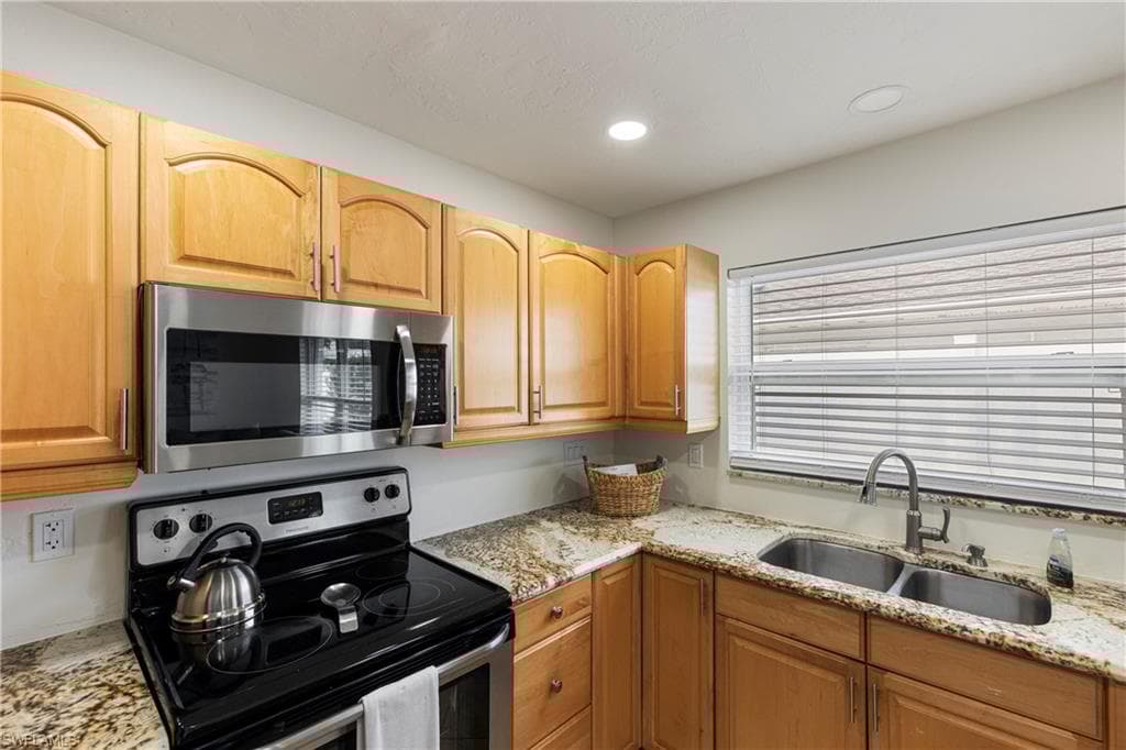 683 94th Ave N, Naples, FL 34108-15