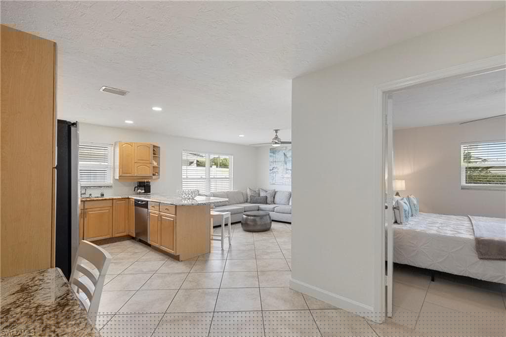 683 94th Ave N, Naples, FL 34108-31