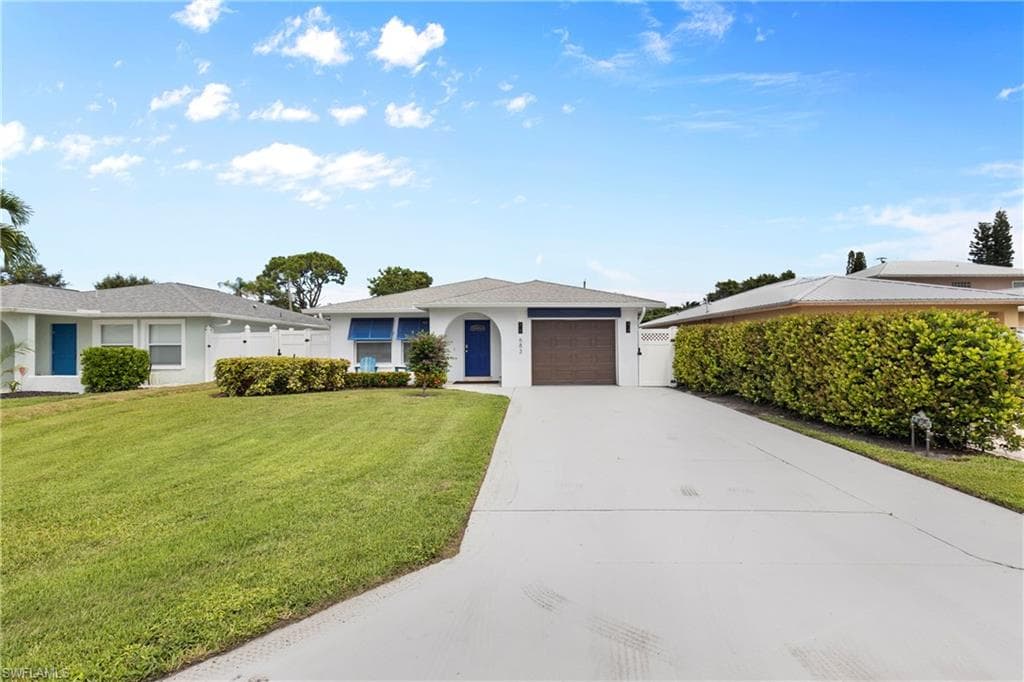 683 94th Ave N, Naples, FL 34108-4