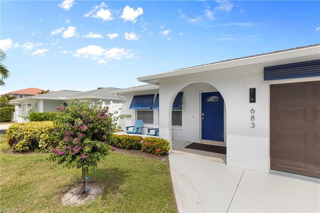 683 94th Ave N, Naples, FL 34108-5