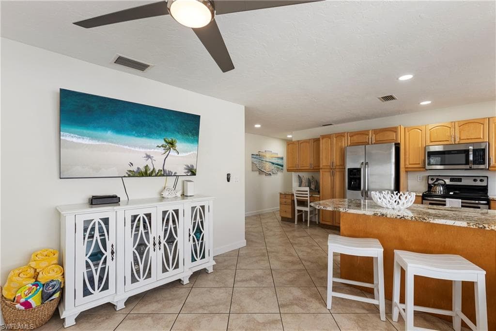 683 94th Ave N, Naples, FL 34108-7