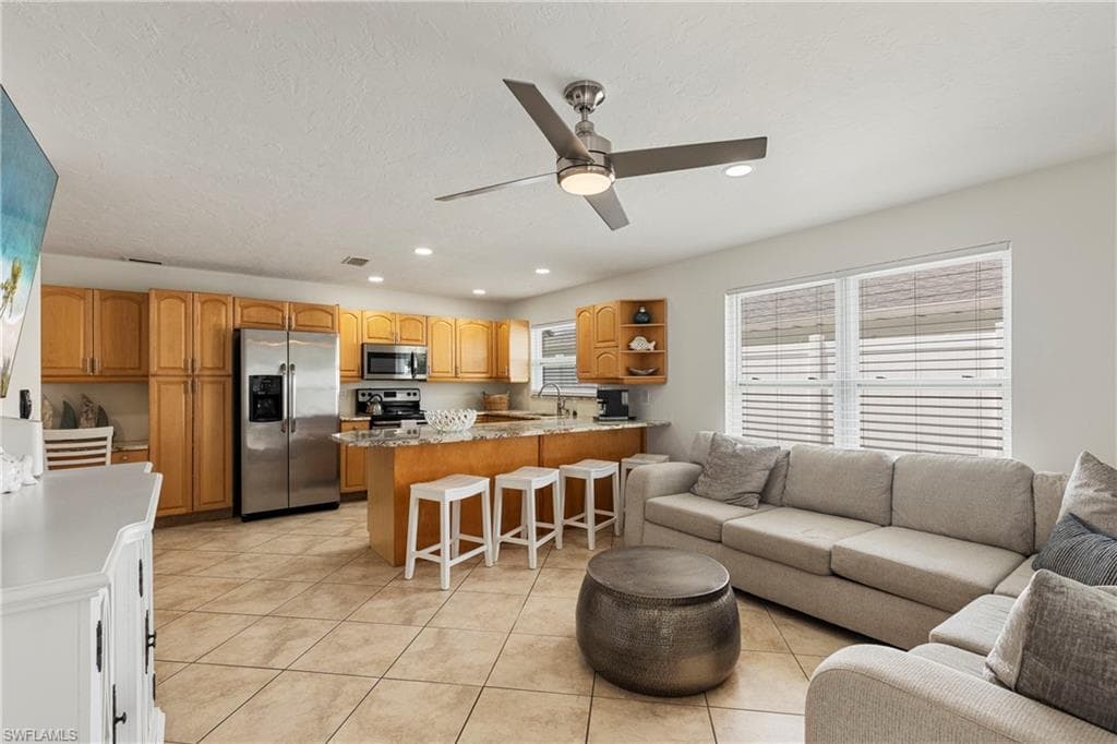 683 94th Ave N, Naples, FL 34108-8