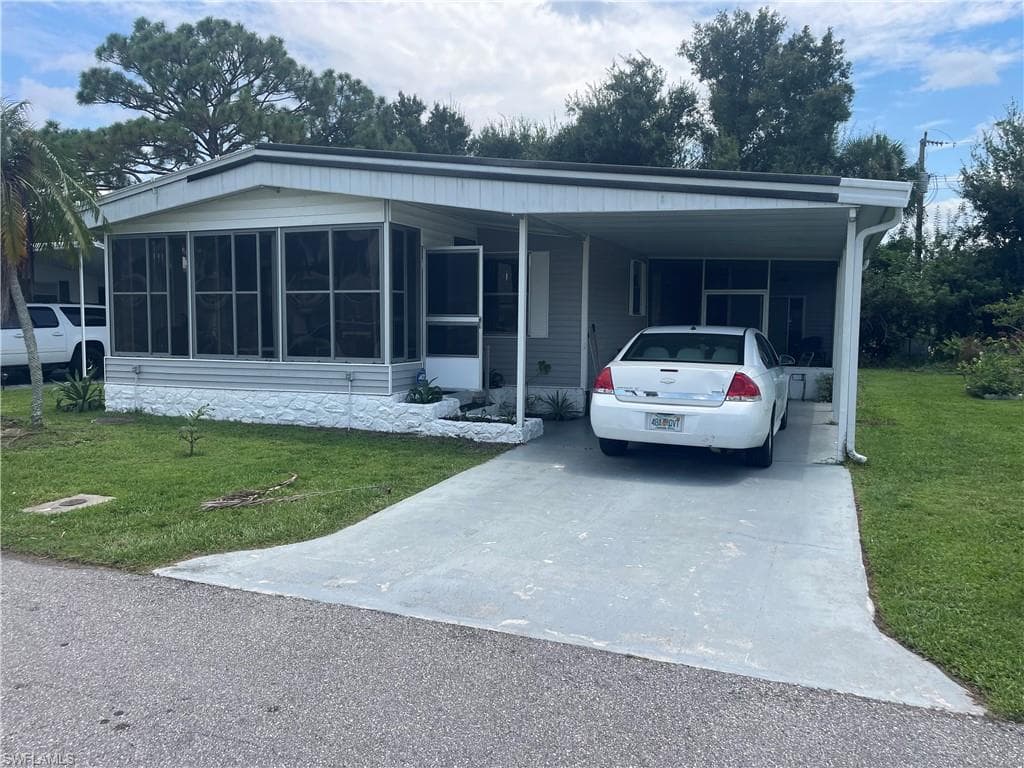 2711 Breezewood Dr, North Fort Myers, FL 33917-27