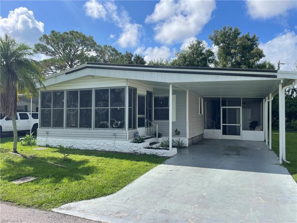 2711 Breezewood Dr, North Fort Myers, FL 33917-1