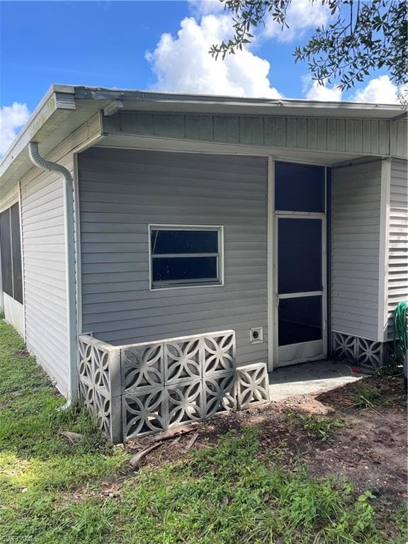 2711 Breezewood Dr, North Fort Myers, FL 33917-28