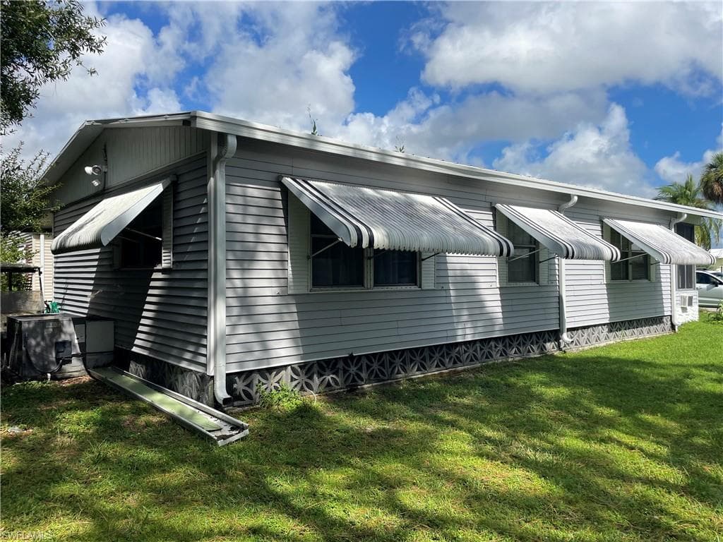 2711 Breezewood Dr, North Fort Myers, FL 33917-30