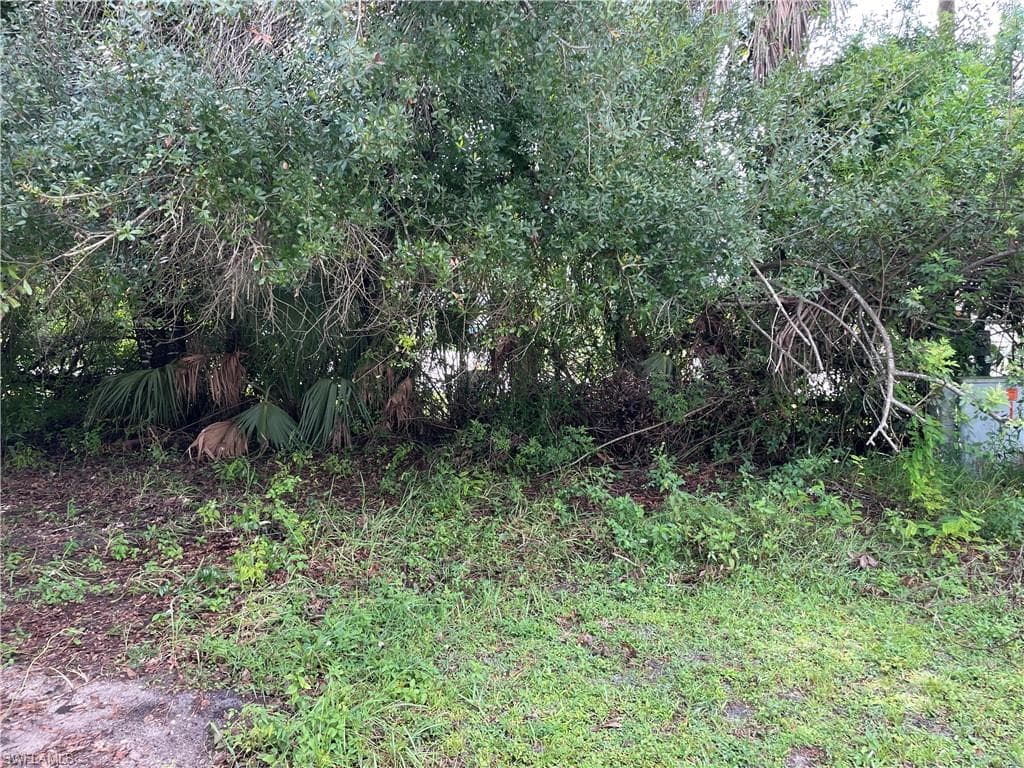 2711 Breezewood Dr, North Fort Myers, FL 33917-33