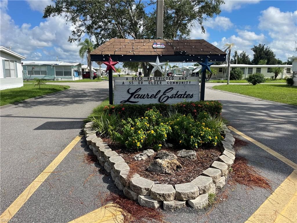2711 Breezewood Dr, North Fort Myers, FL 33917-34