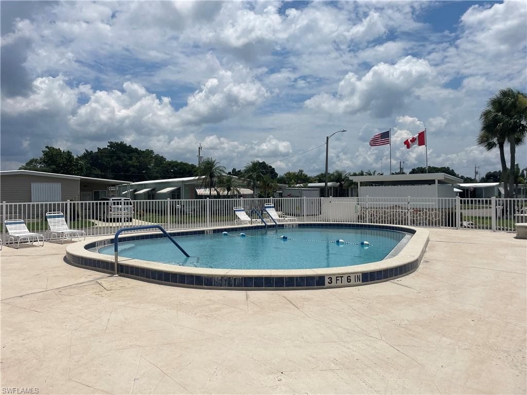 2711 Breezewood Dr, North Fort Myers, FL 33917-35