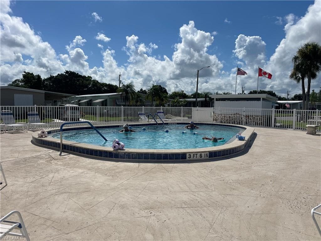 2711 Breezewood Dr, North Fort Myers, FL 33917-36