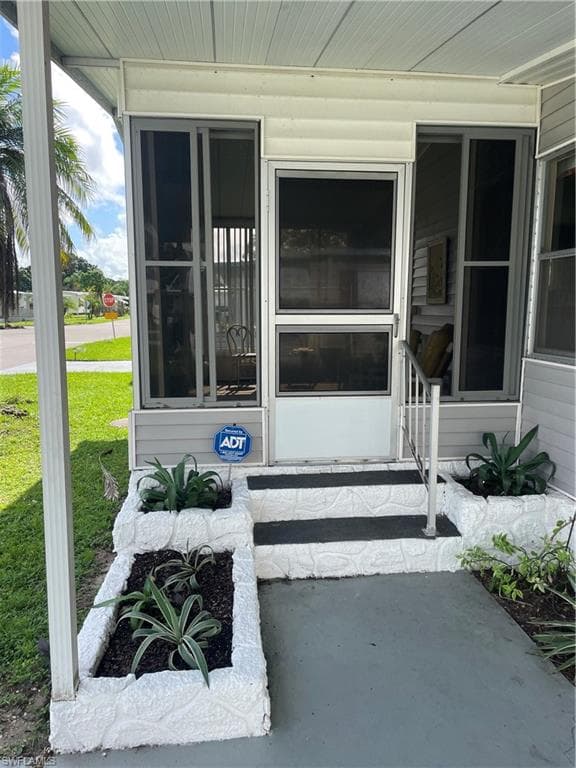 2711 Breezewood Dr, North Fort Myers, FL 33917-2