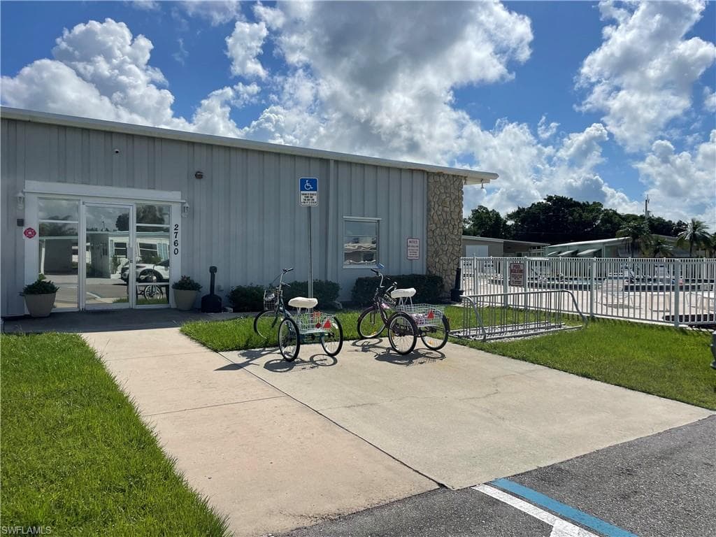 2711 Breezewood Dr, North Fort Myers, FL 33917-38