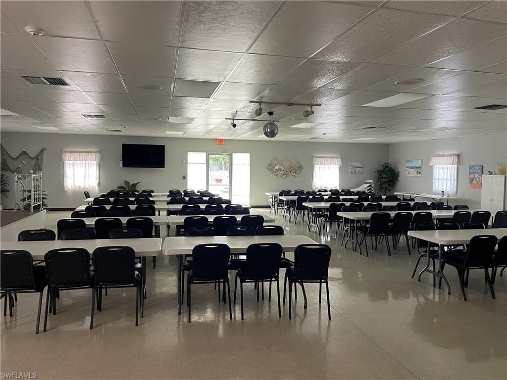 2711 Breezewood Dr, North Fort Myers, FL 33917-40