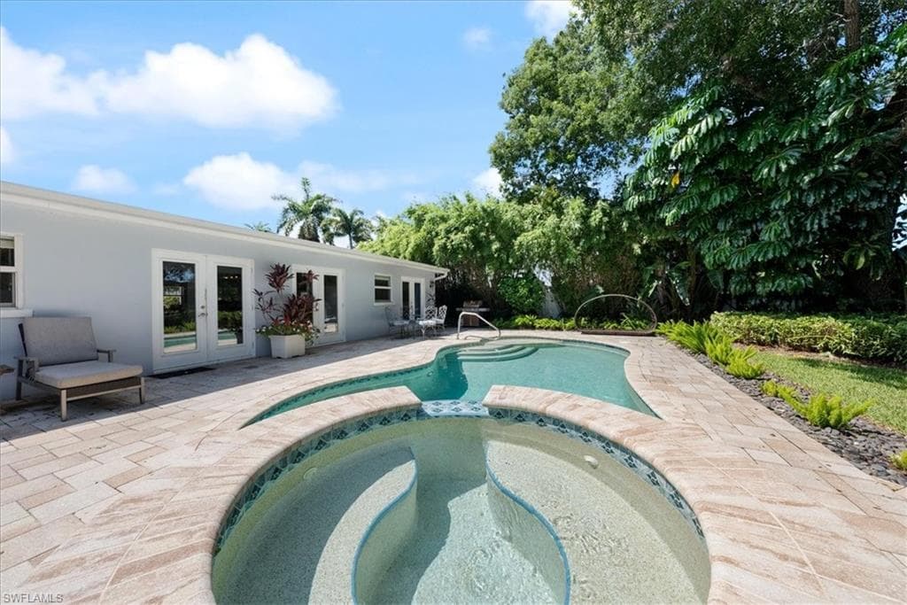 1171 14th Ave N, Naples, FL 34102-19