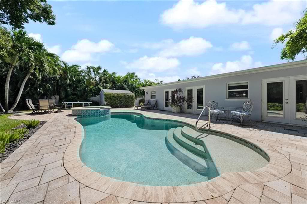 1171 14th Ave N, Naples, FL 34102-20