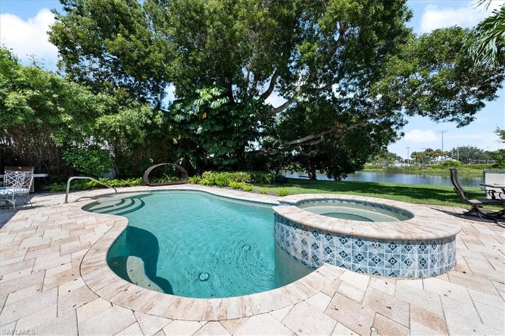 1171 14th Ave N, Naples, FL 34102-22