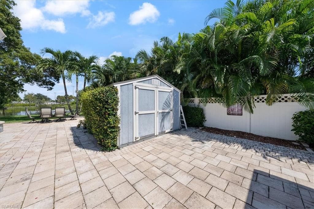 1171 14th Ave N, Naples, FL 34102-24