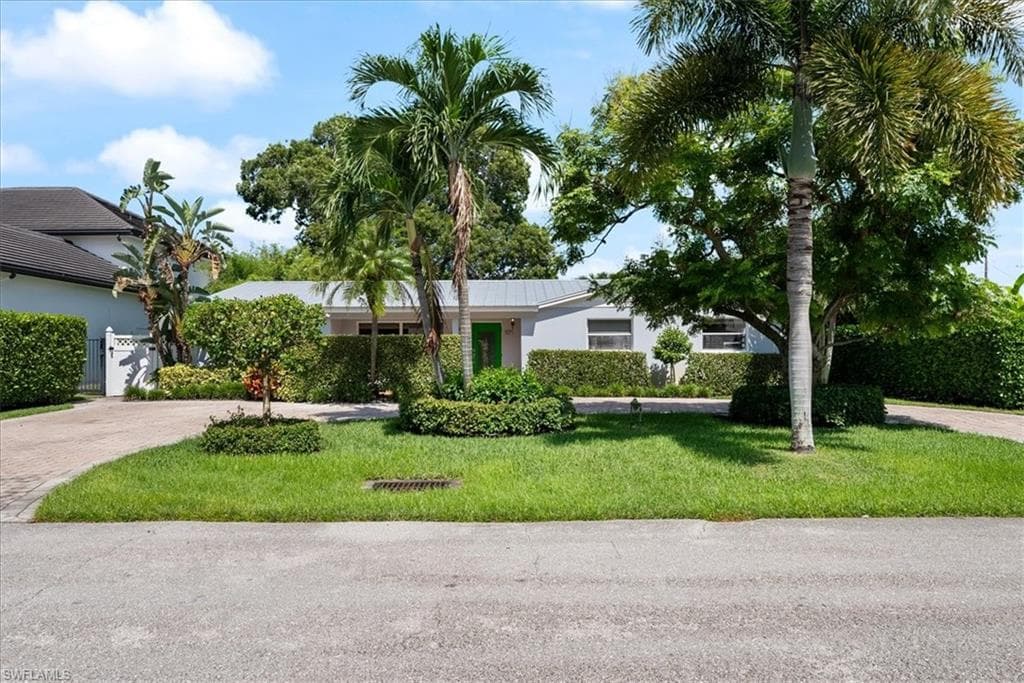 1171 14th Ave N, Naples, FL 34102-28