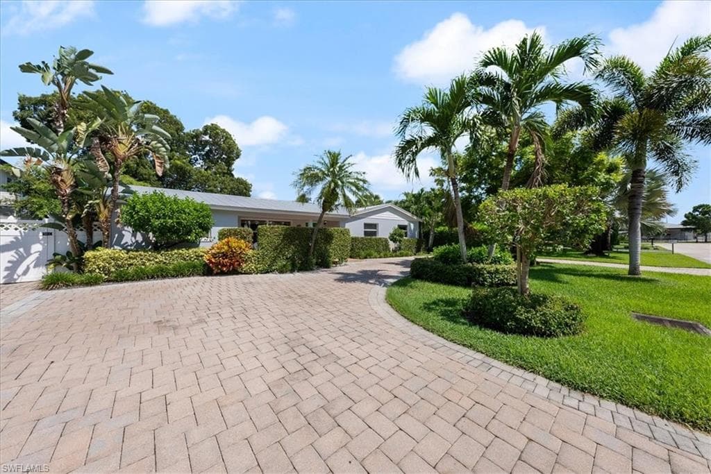 1171 14th Ave N, Naples, FL 34102-29