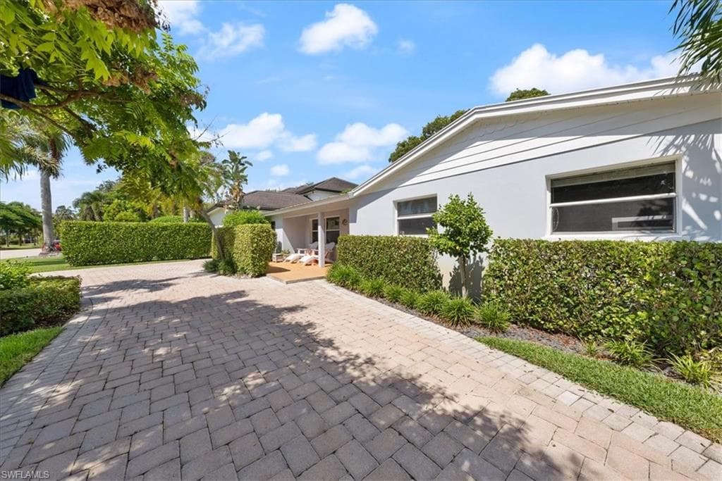 1171 14th Ave N, Naples, FL 34102-30