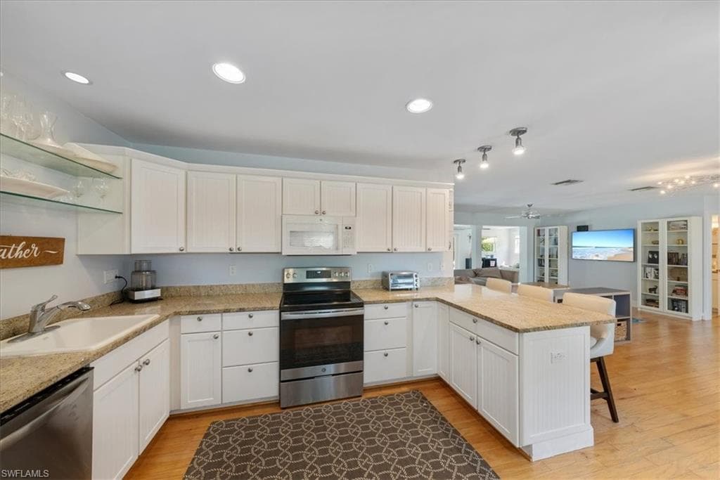1171 14th Ave N, Naples, FL 34102-8