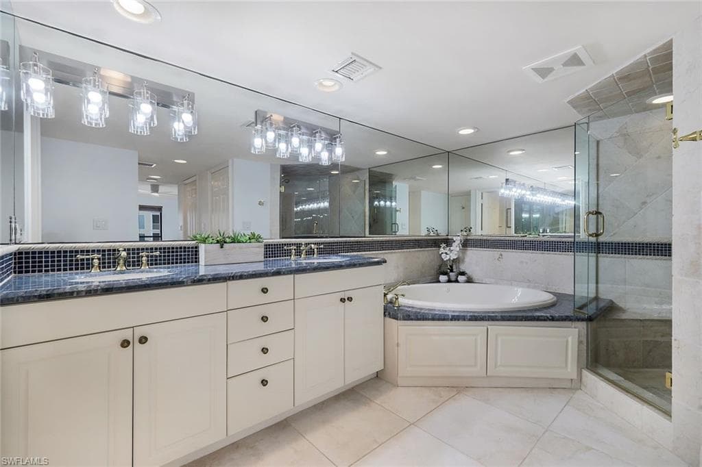 4451 Gulf Shore Blvd N 1605, Naples, FL 34103-23