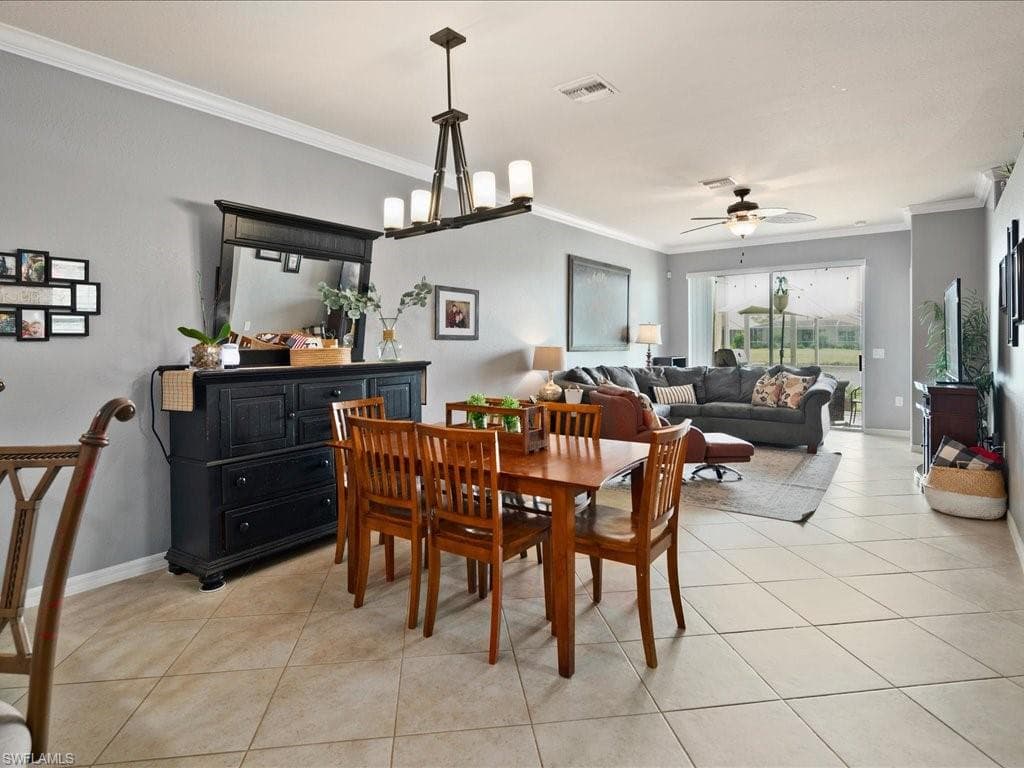 14488 Grapevine Dr, Naples, FL 34114-3