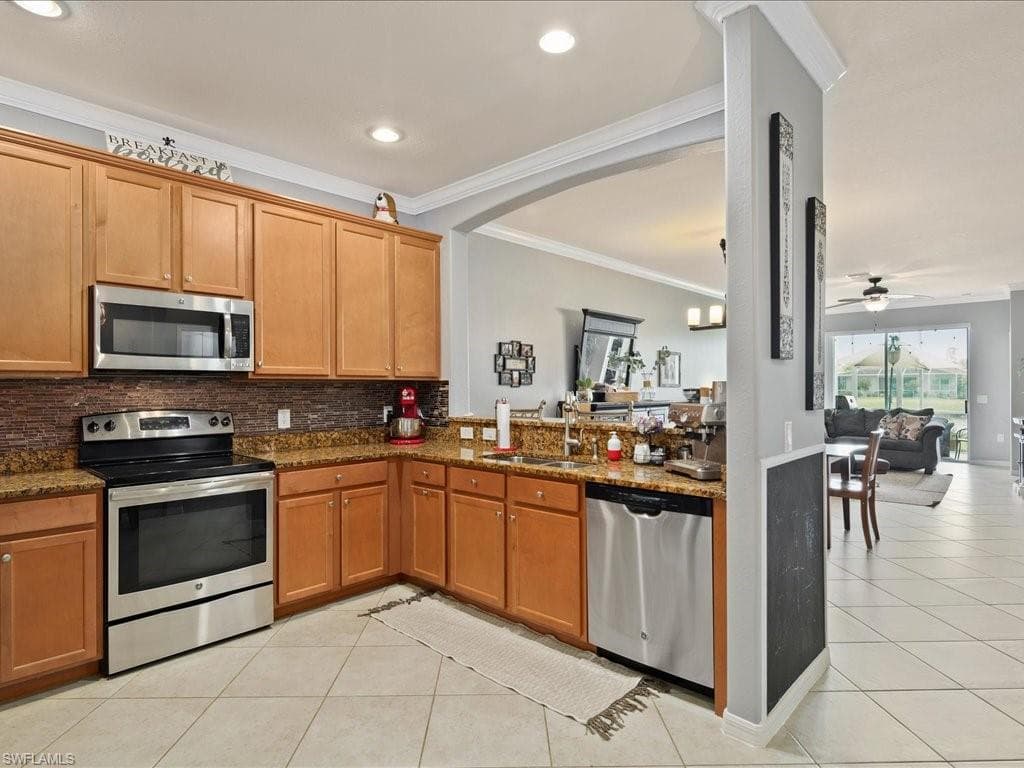 14488 Grapevine Dr, Naples, FL 34114-6