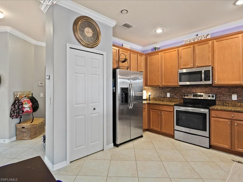 14488 Grapevine Dr, Naples, FL 34114-7