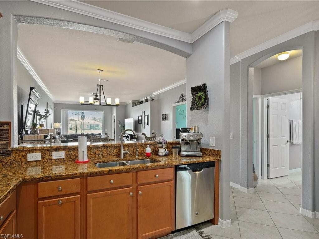 14488 Grapevine Dr, Naples, FL 34114-8