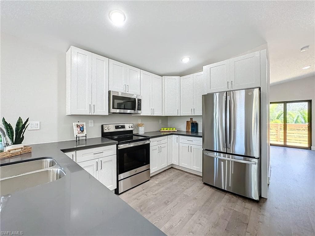 2511 Storter Ave, Naples, FL 34112-16