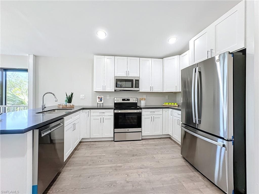 2511 Storter Ave, Naples, FL 34112-17