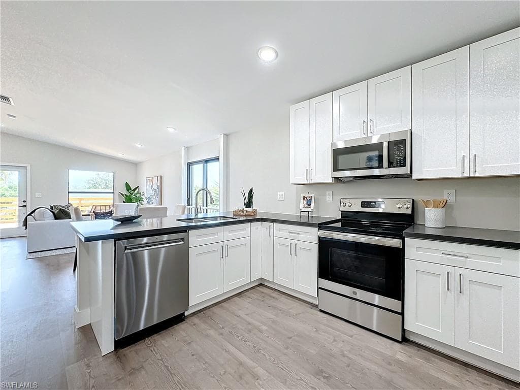 2511 Storter Ave, Naples, FL 34112-18