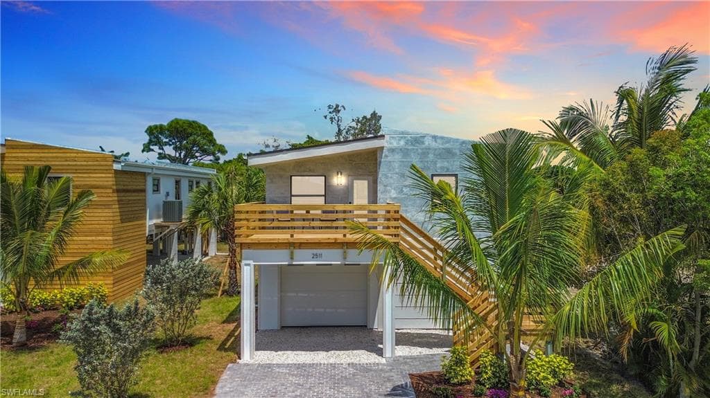2511 Storter Ave, Naples, FL 34112-2