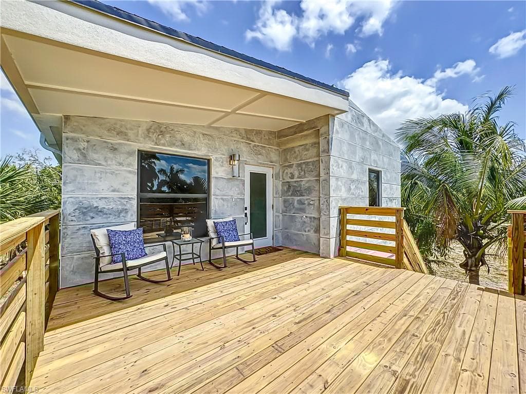 2511 Storter Ave, Naples, FL 34112-40
