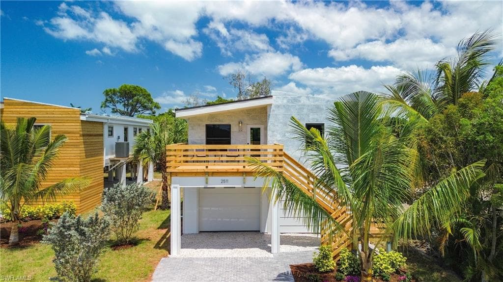 2511 Storter Ave, Naples, FL 34112-43