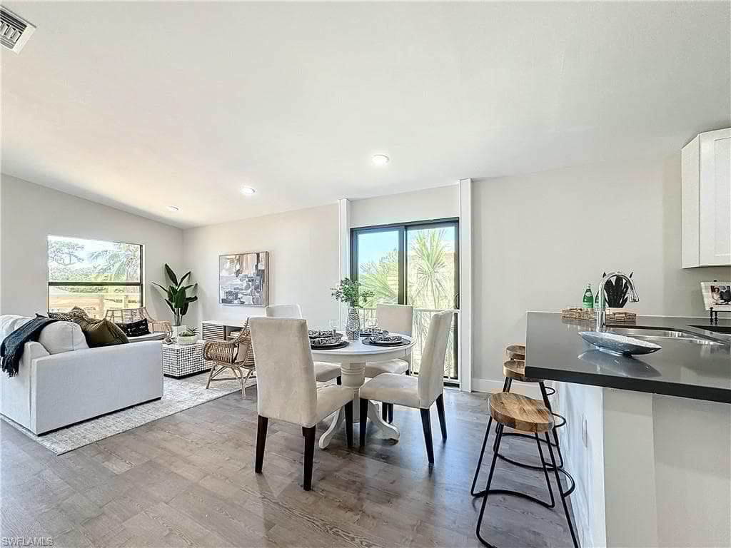 2511 Storter Ave, Naples, FL 34112-7