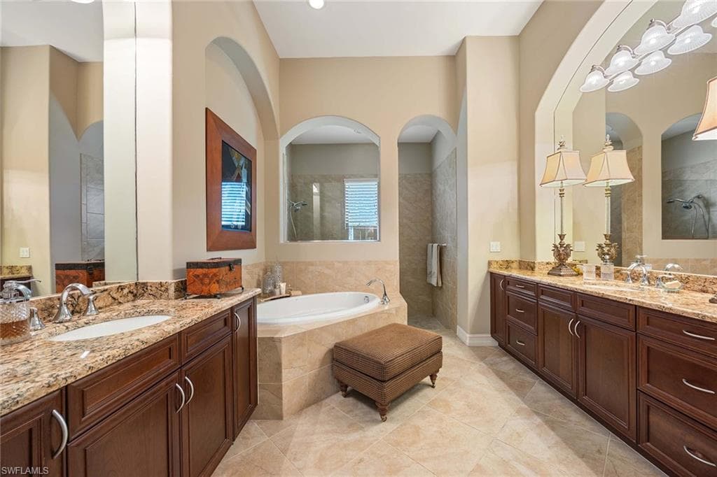 7721 Classics Dr, Naples, FL 34113-16
