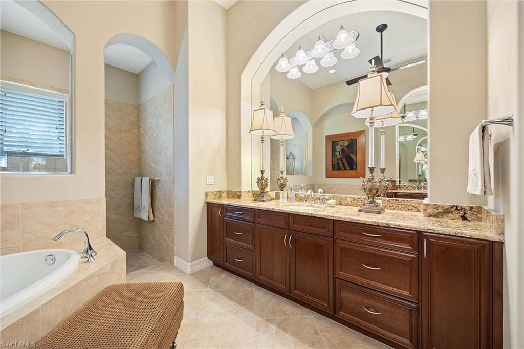 7721 Classics Dr, Naples, FL 34113-17