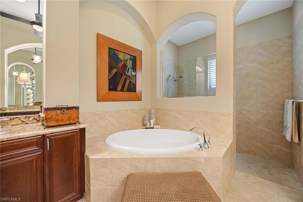 7721 Classics Dr, Naples, FL 34113-18