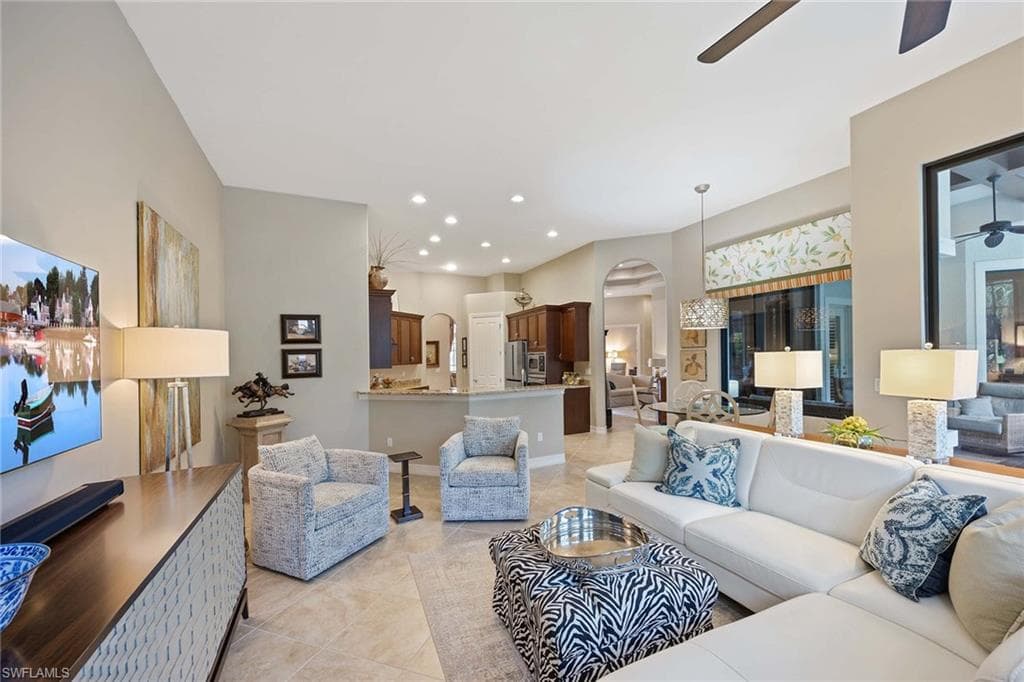 7721 Classics Dr, Naples, FL 34113-25