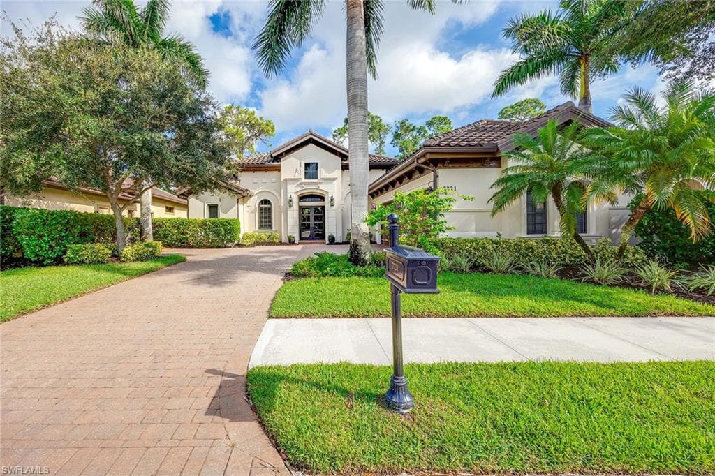 7721 Classics Dr, Naples, FL 34113-1