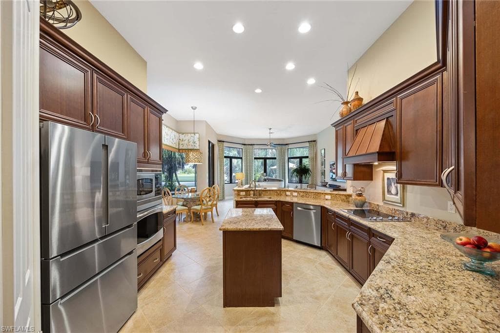 7721 Classics Dr, Naples, FL 34113-28
