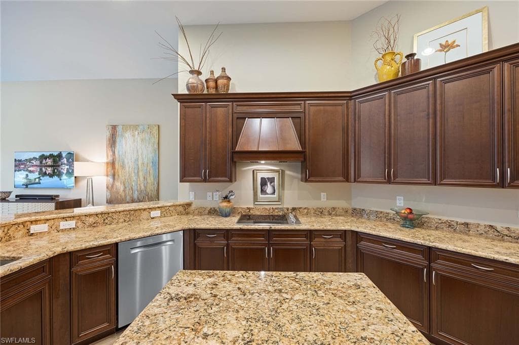 7721 Classics Dr, Naples, FL 34113-29