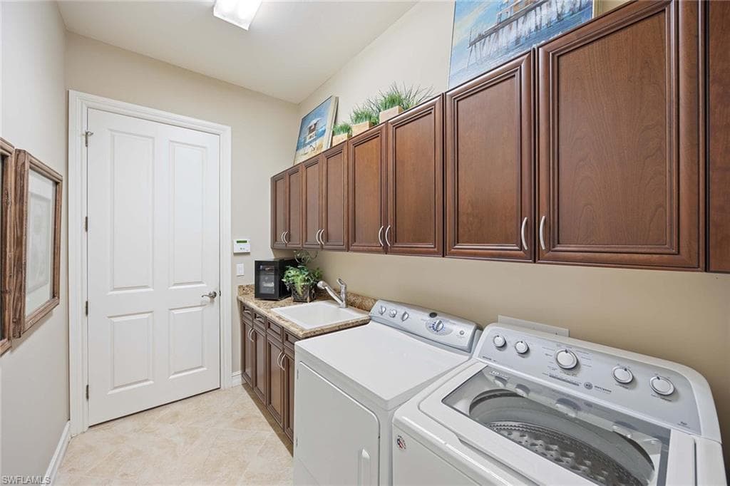 7721 Classics Dr, Naples, FL 34113-36