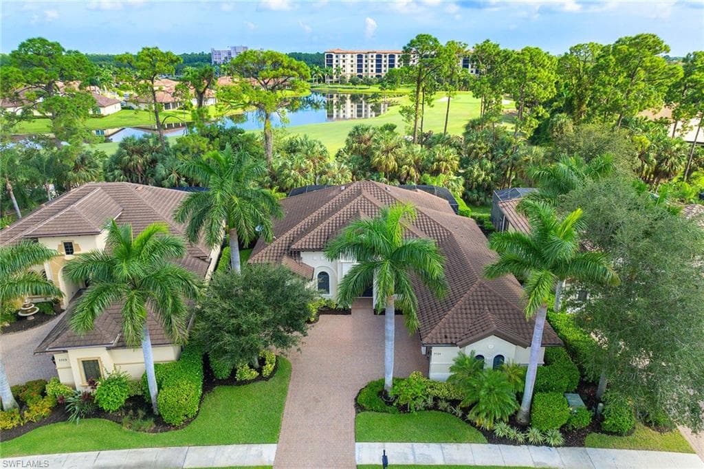 7721 Classics Dr, Naples, FL 34113-46