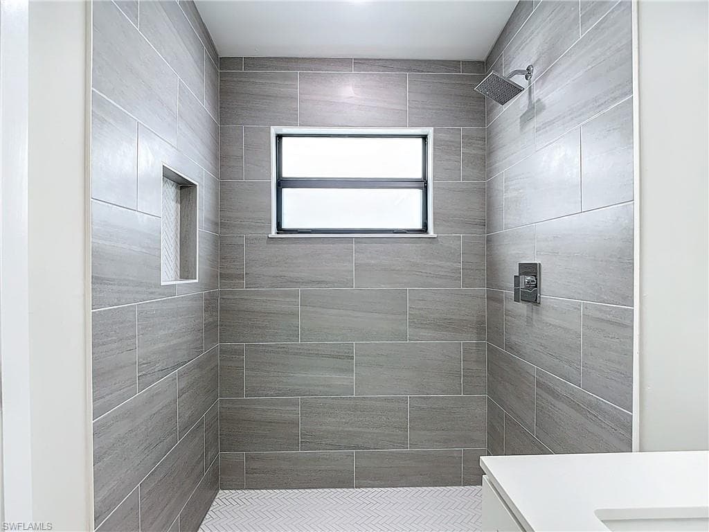 2505 Storter Ave, Naples, FL 34112-25